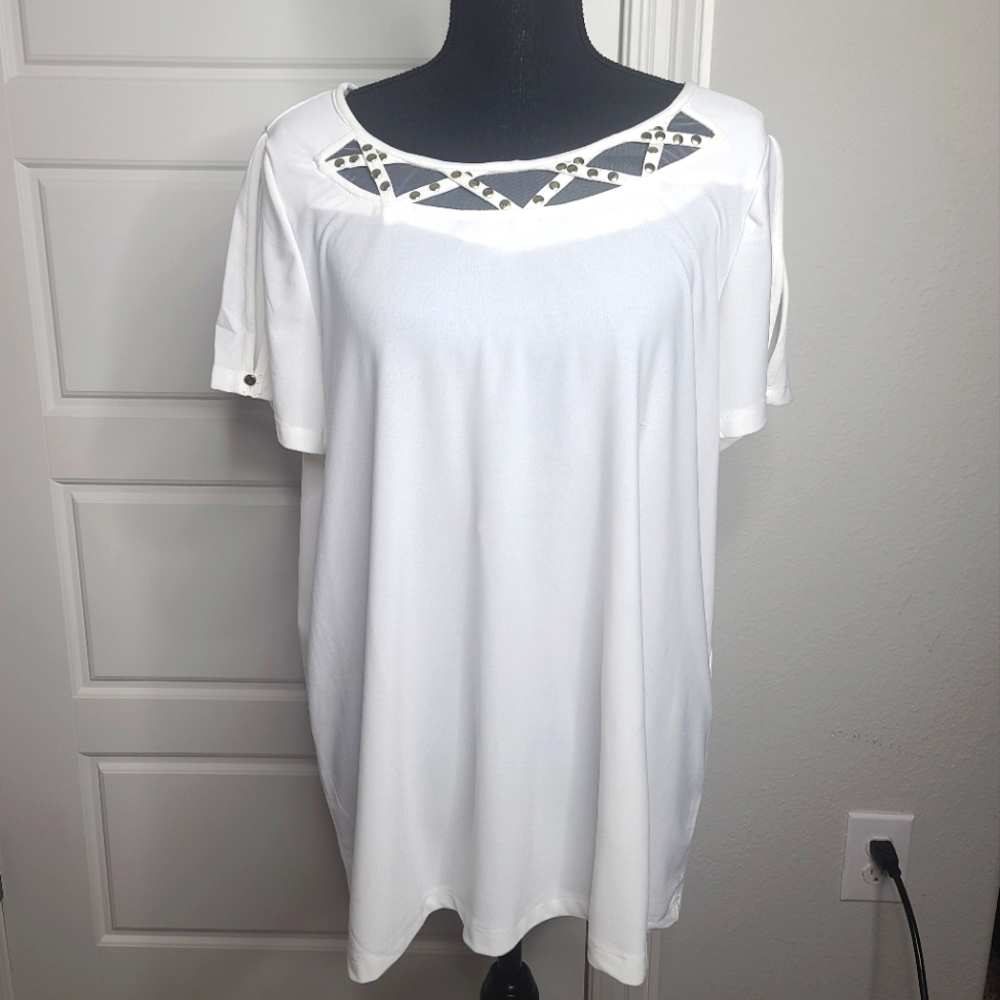 NWT Ivory Blouse with Cut out sleeves with gold buttons details